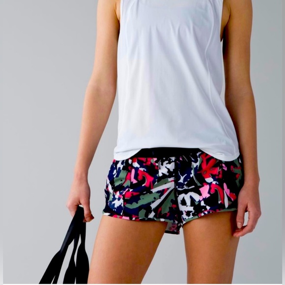 lululemon athletica Pants - Lululemon Hotty Hot Short Size 8